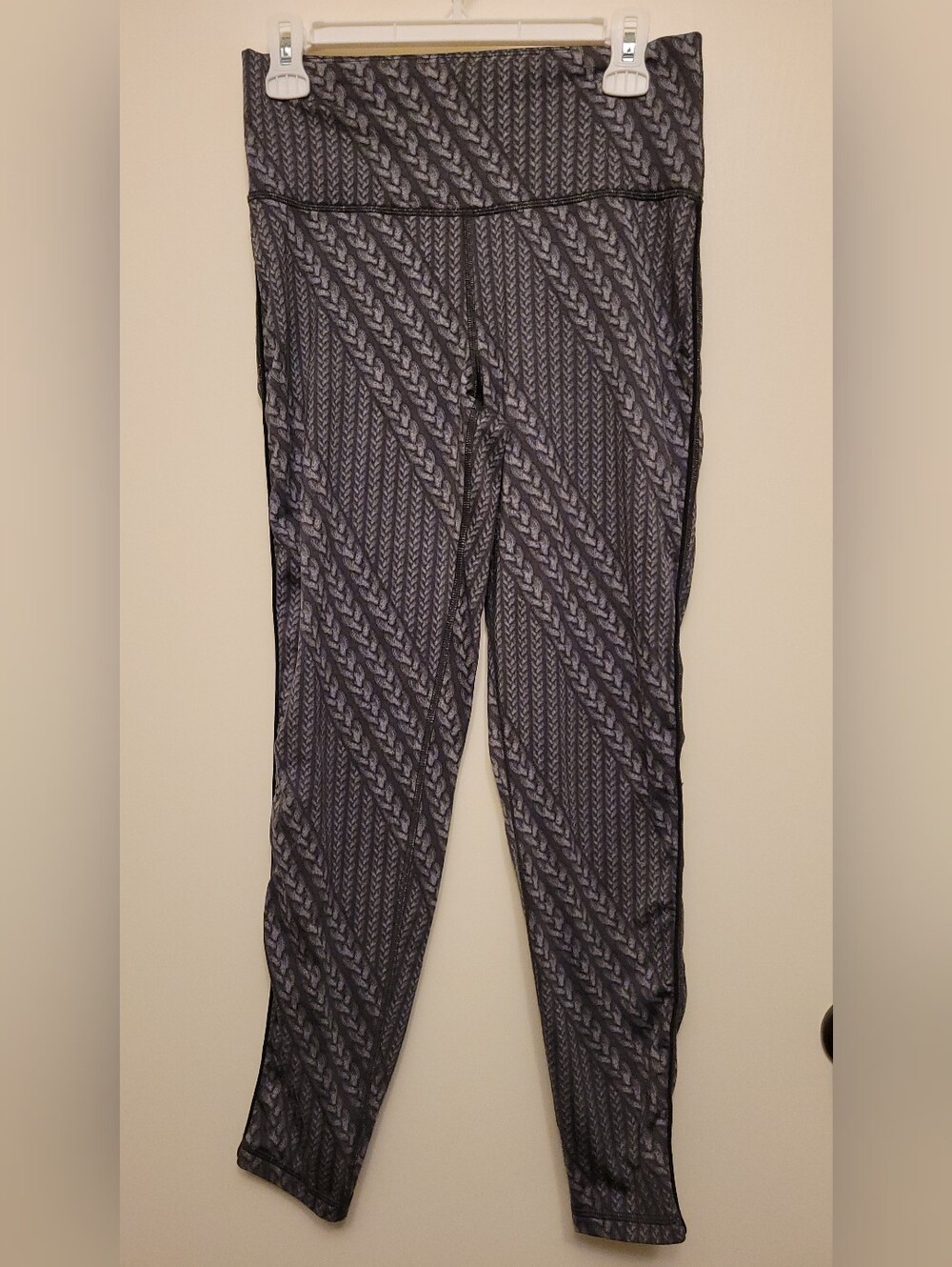 aerie Men's Black & Gray Patterned Joggers